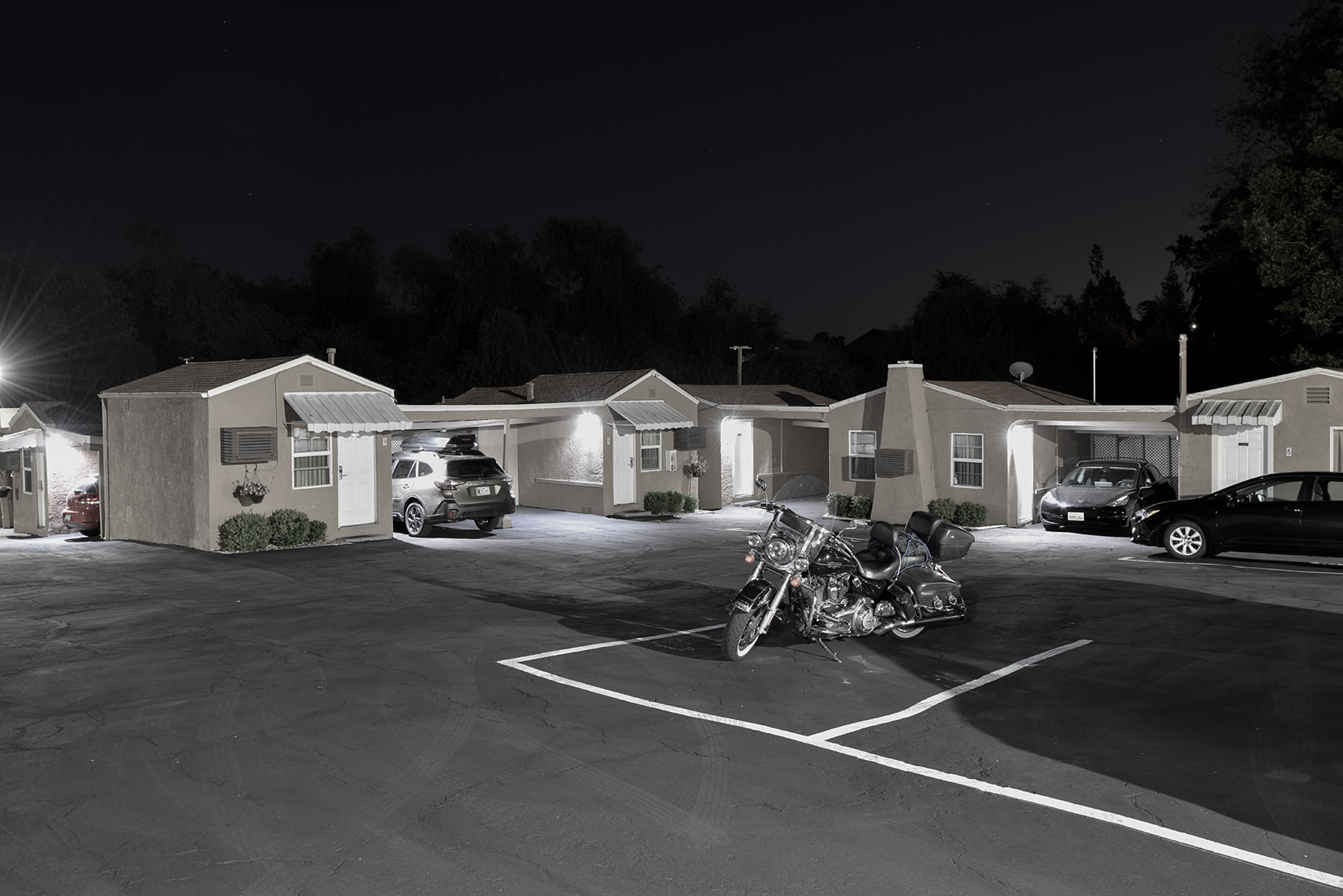 W-HD-Motel-Night-Lot-bike_JSP6096